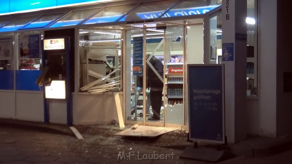 Geldautomat gesprengt Koeln Rath Heumar Roesratherstr TK P06.jpg